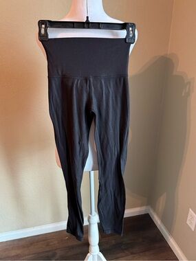 Lululemon High-Waist Black Leggings shiny
